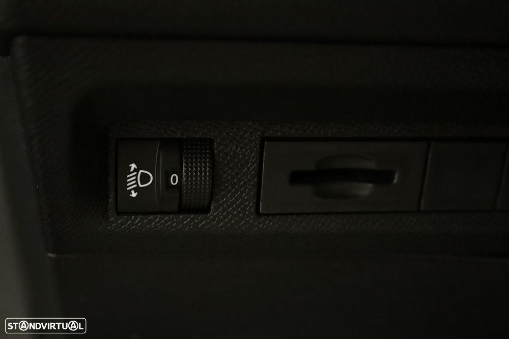 Peugeot 308 1.2 PureTech Allure EAT8 - 18