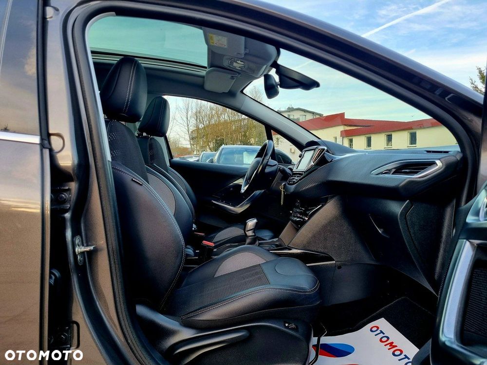 Peugeot 2008 1.2 Pure Tech Allure S&S - 11