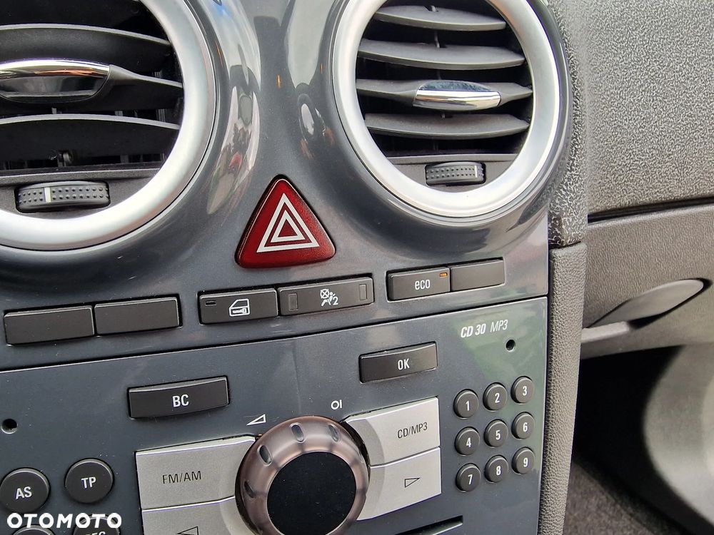 Opel Corsa 1.4 16V Cosmo - 23