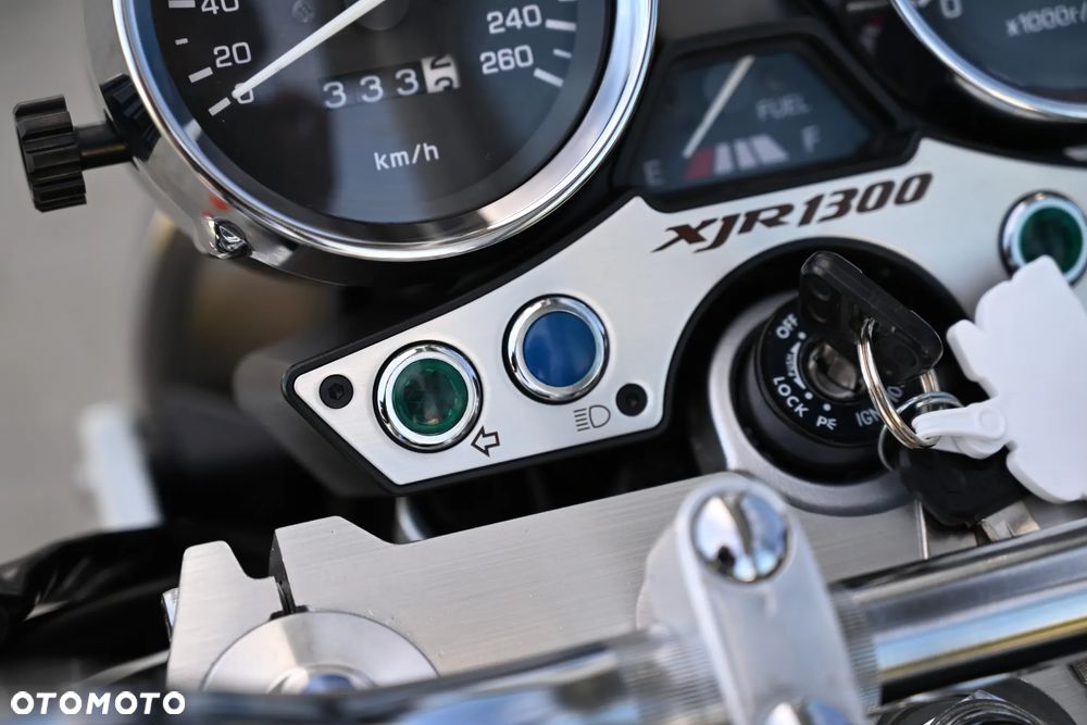 Yamaha XJR - 33