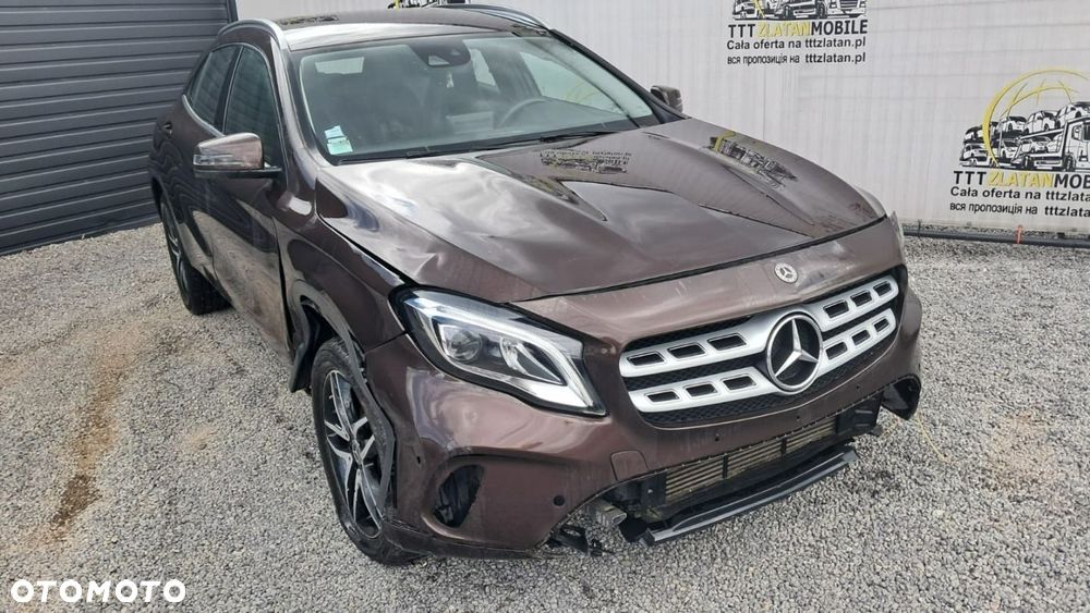 Mercedes-Benz GLA - 9