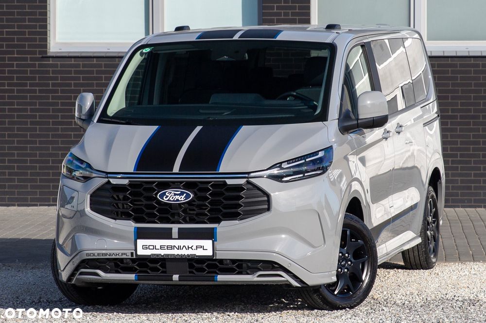 Ford Tourneo Custom - 1