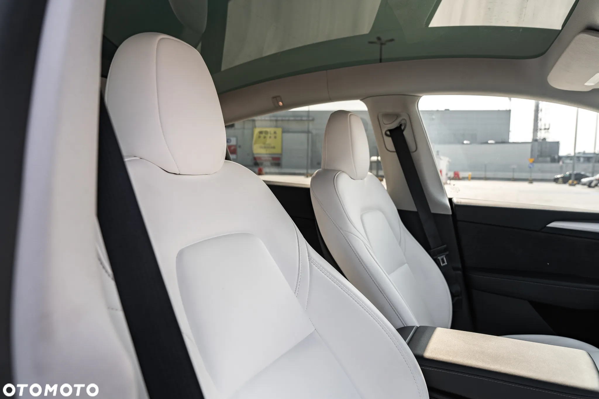 Tesla Y 83.1kWh Long Range AWD - 26