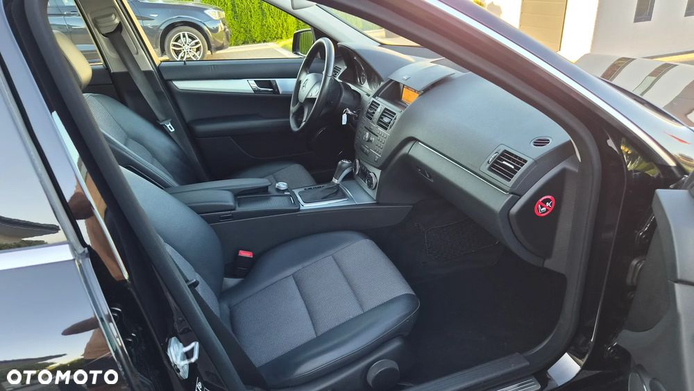 Mercedes-Benz Klasa C 180 CGI Automatik BlueEFFICIENCY Avantgarde - 9