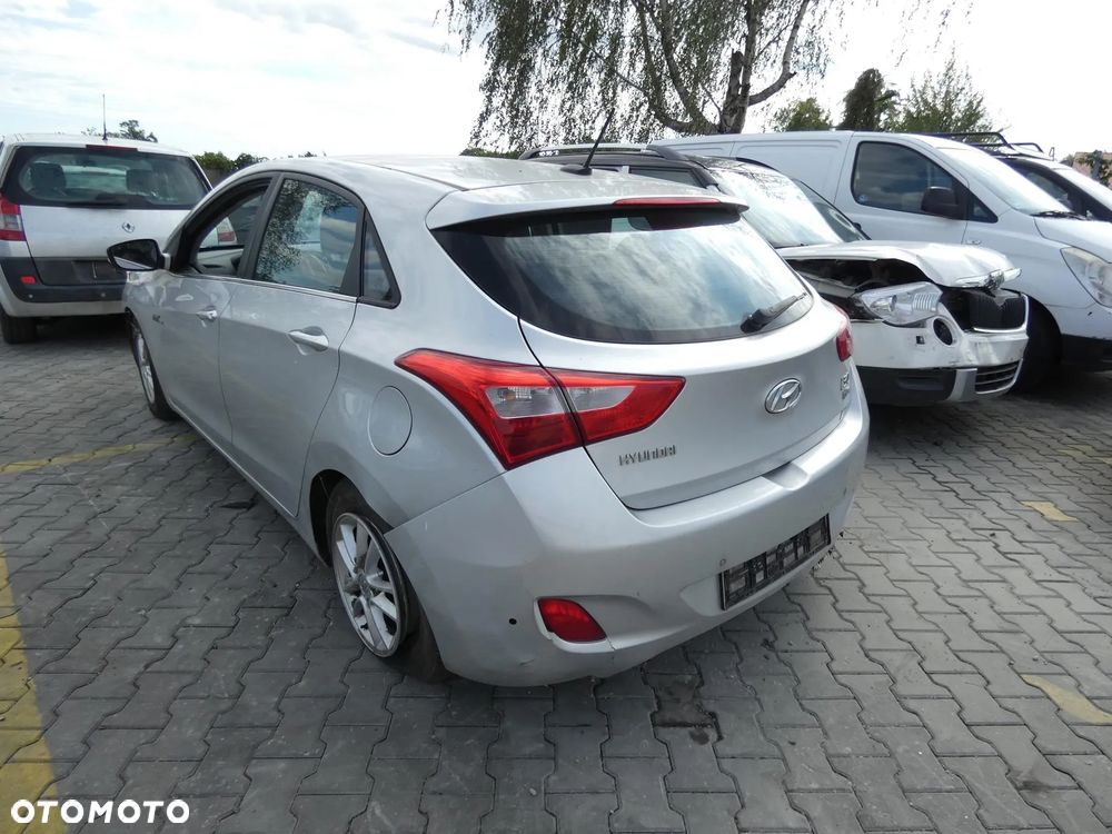 HYUNDAI I30*SAMOCHÓD NA CZĘŚCI*RAH( SILVER METALLIC )/SKRZYNIA, MASKA, LAMPA, DRZWI, LUSTERKO, ZDERZAK, GRILL, BŁOTNIK, KLAPA, BELKA, FOTELE, KANAPA, ĆWIARTKA KIEROWNICA, ZAWIESZENIE, LICZNIK, ZEGARY,