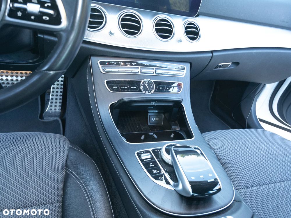 Mercedes-Benz Klasa E 220 d 4-Matic Business Edition 9G-TRONIC - 8