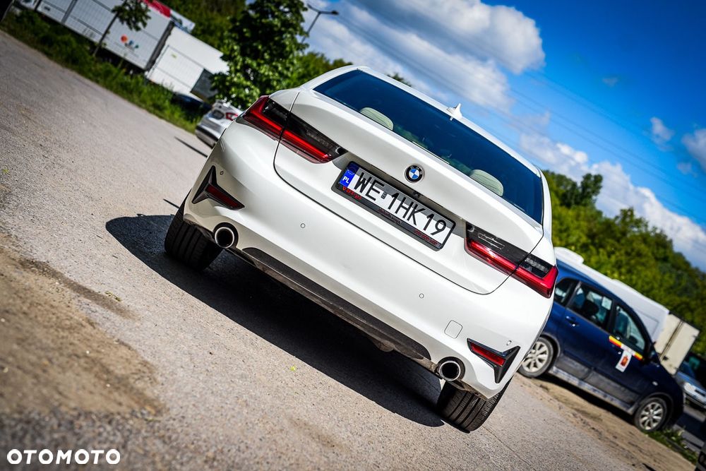 BMW Seria 3 330i Sport Line sport - 8