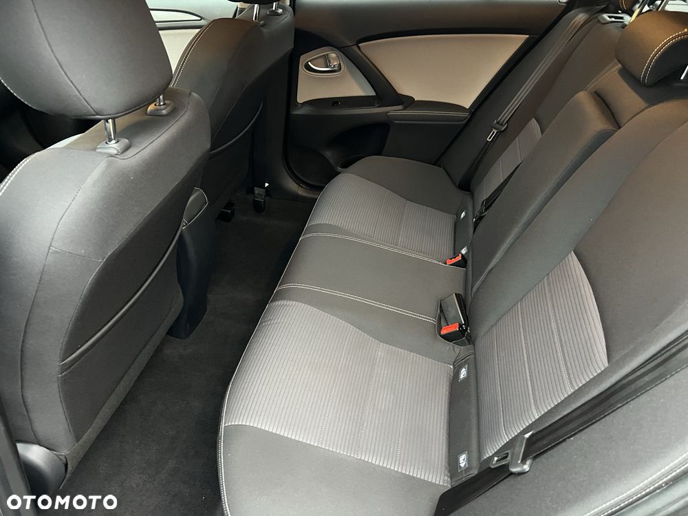 Toyota Avensis - 8
