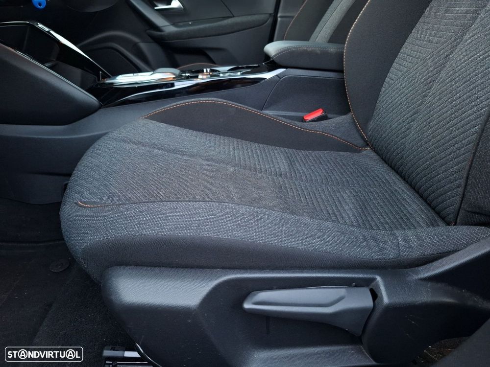 Peugeot e-2008 54 kWh Style - 24