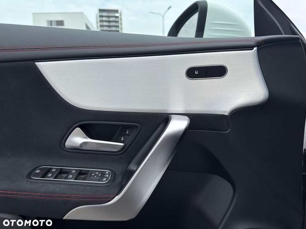 Mercedes-Benz CLA 180 AMG Line 7G-DCT - 13