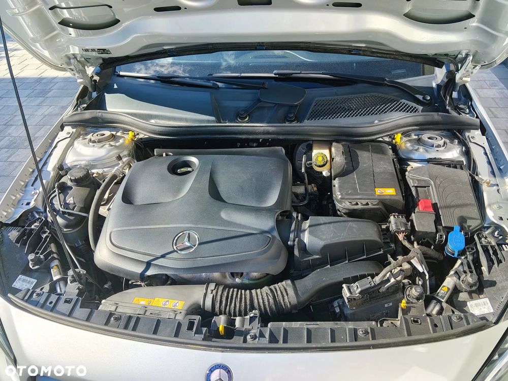 Mercedes-Benz GLA 200 7G-DCT - 35