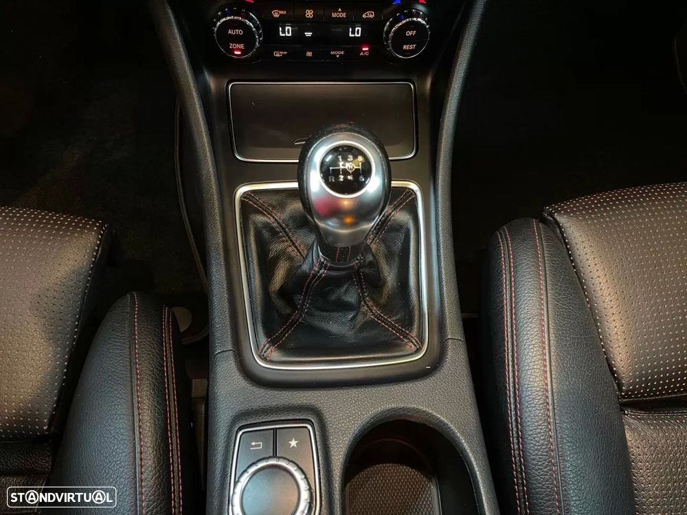 Mercedes-Benz CLA 180 d Shooting Brake AMG Line - 15