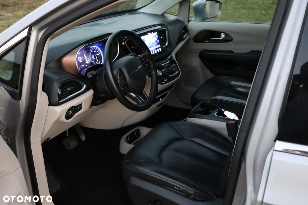 Chrysler Pacifica - 21