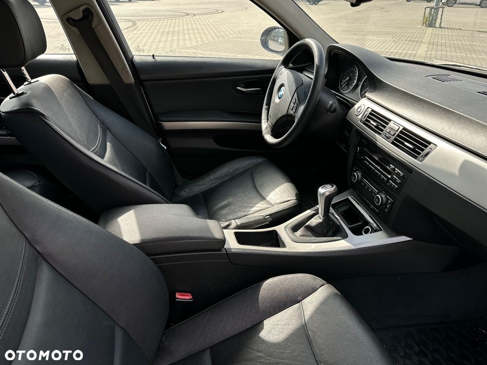 BMW Seria 3 318d - 12