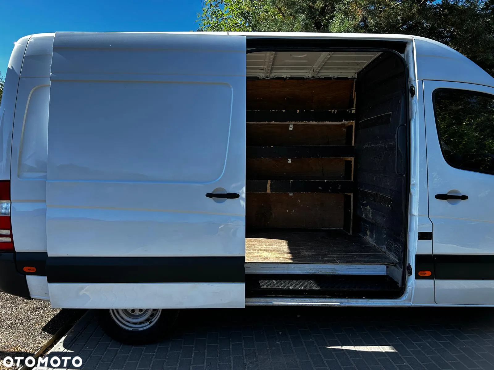 Mercedes-Benz Sprinter - 11