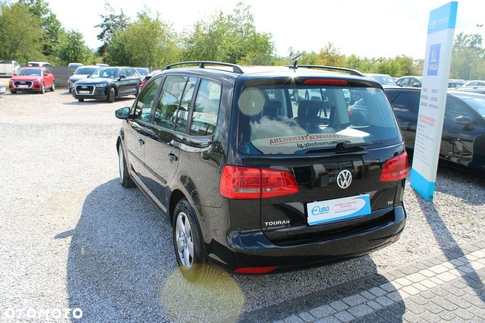 Volkswagen Touran - 8