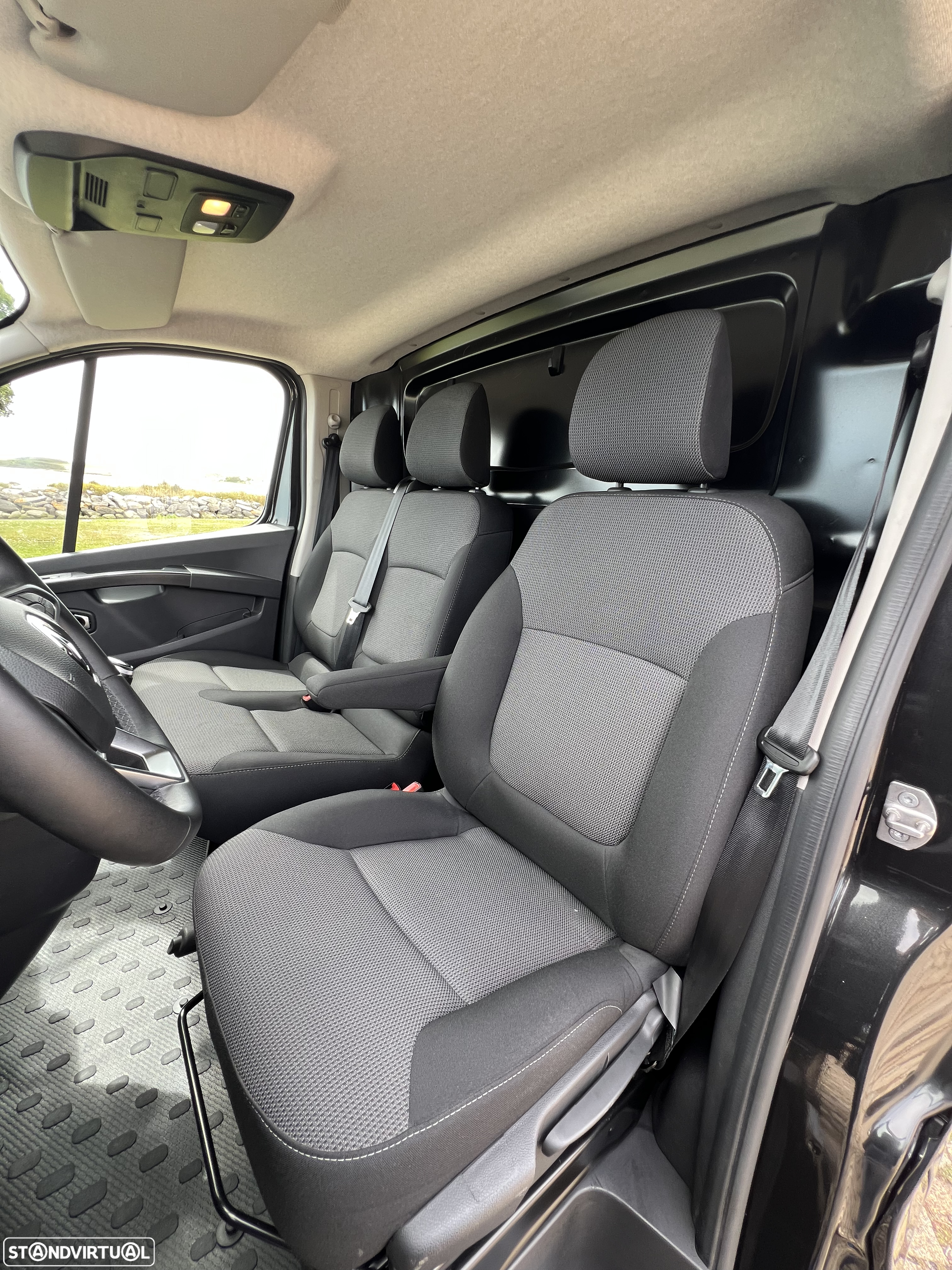 Renault Trafic Van 2.0 DCi 150cv c/ frio + caixa isotérmica - 14