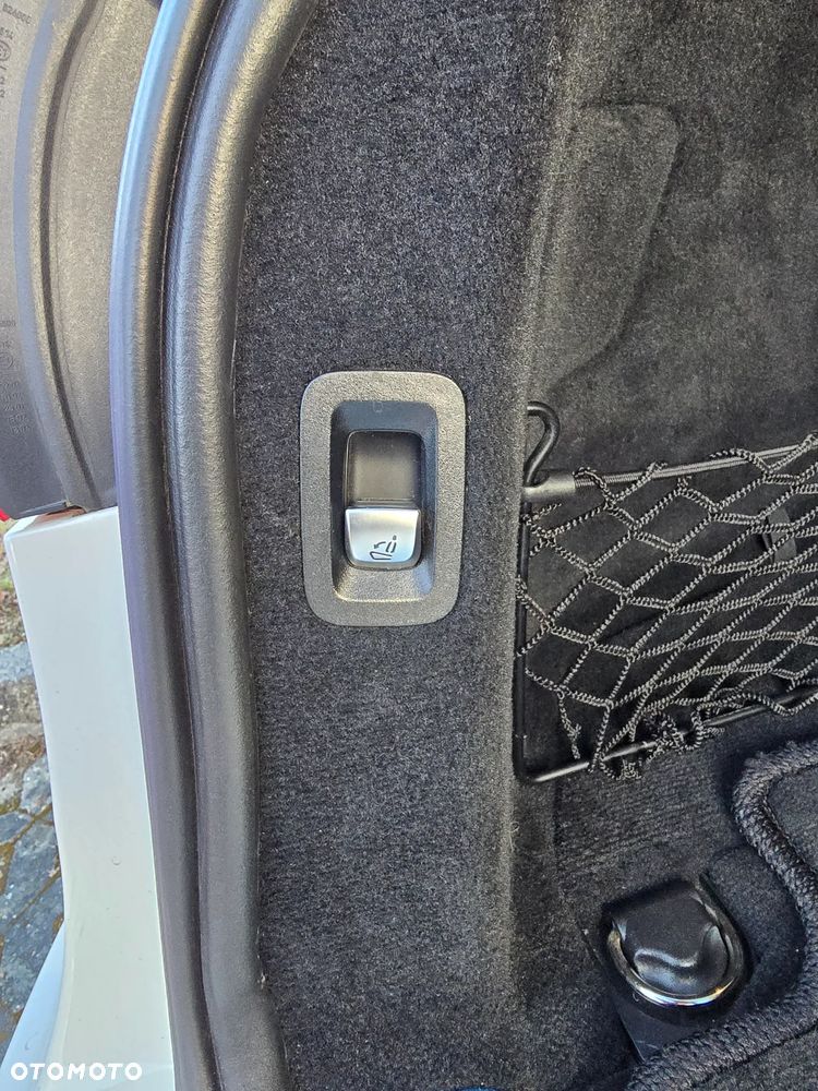 Mercedes-Benz Klasa C 220 d 4MATIC 9G-TRONIC - 14