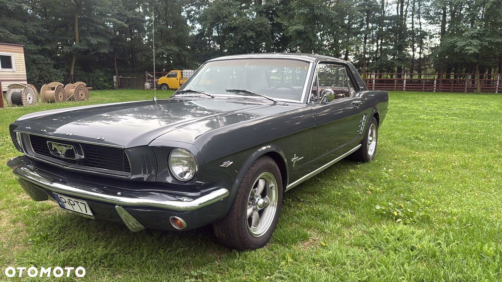 Ford Mustang - 1