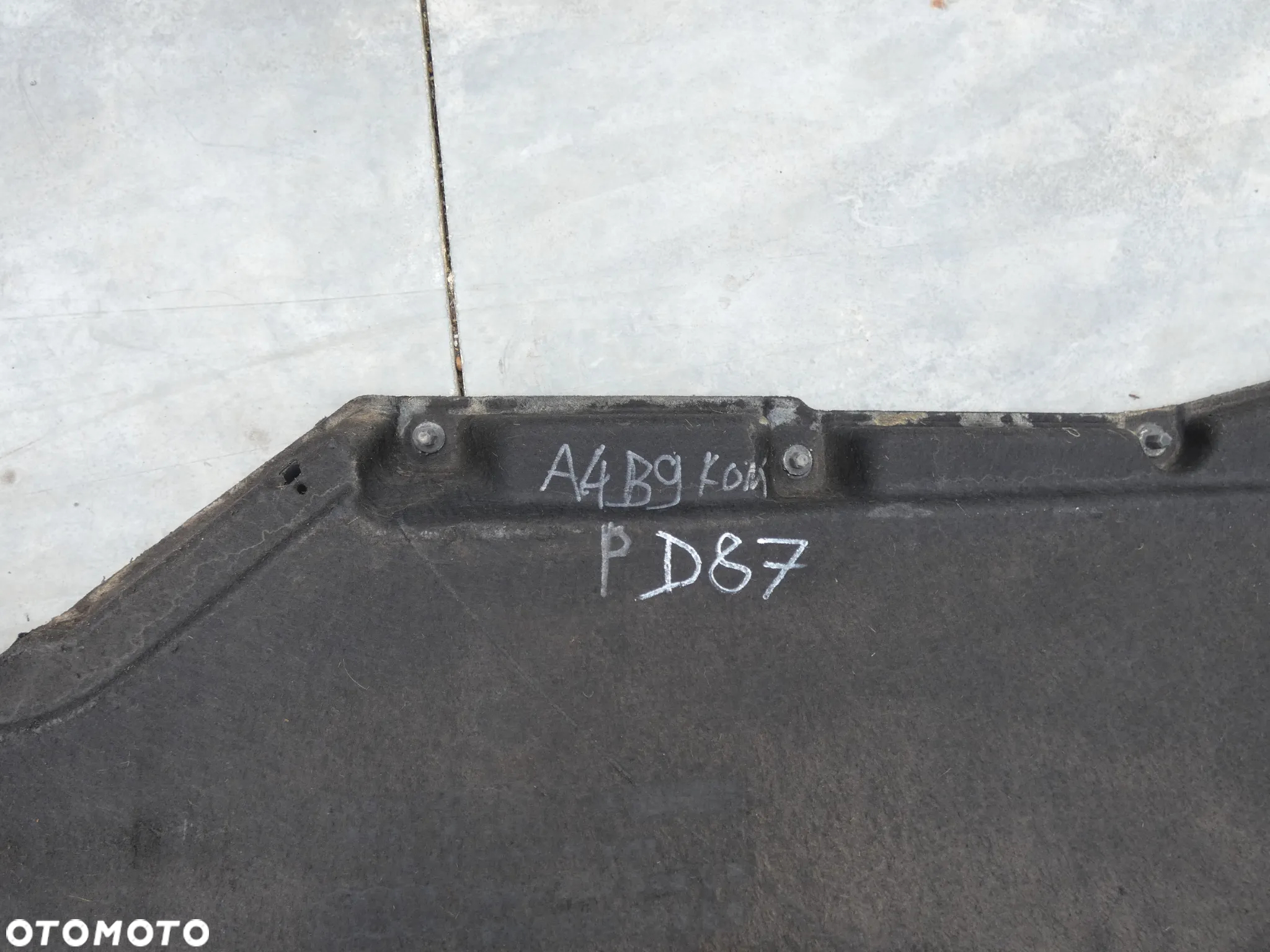 AUDI A4 B9 KOMBI OSŁONA PRAWA PŁYTA PODWOZIA DOLNA PODŁOGI 8W0825208B D87 - 6