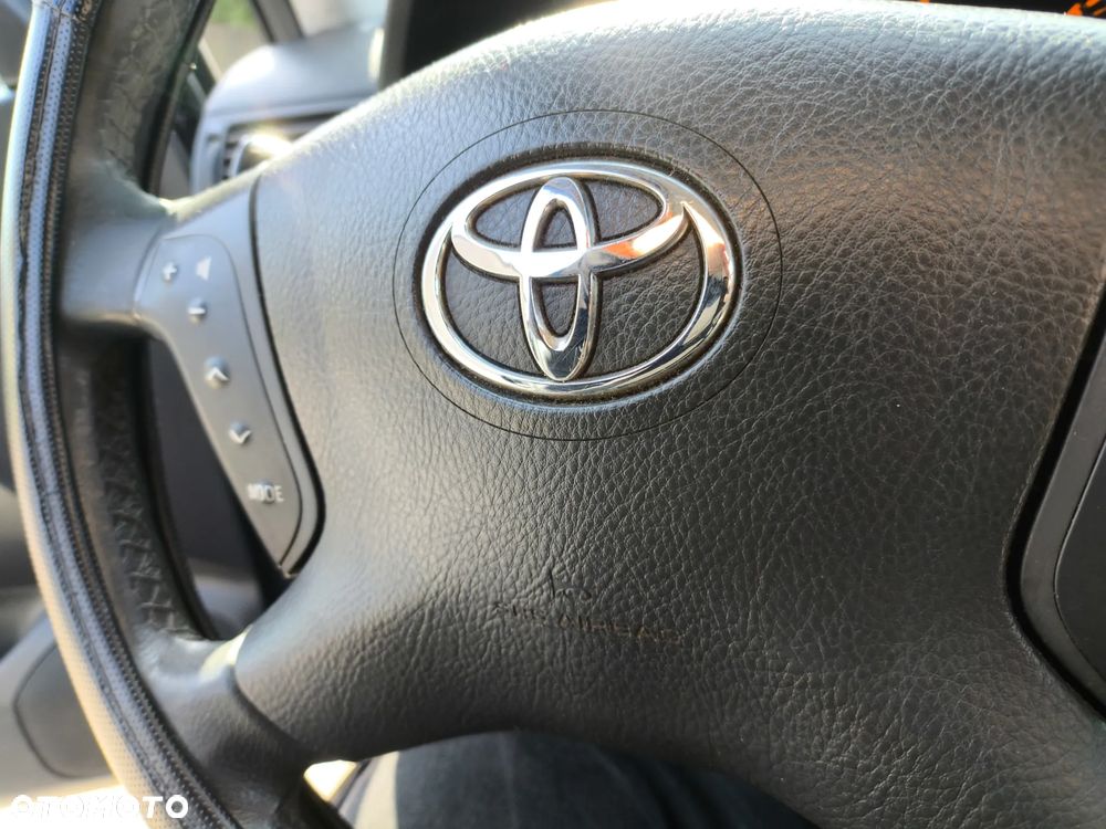 Toyota Avensis - 14