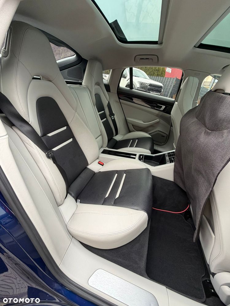 Porsche Panamera 4S - 10