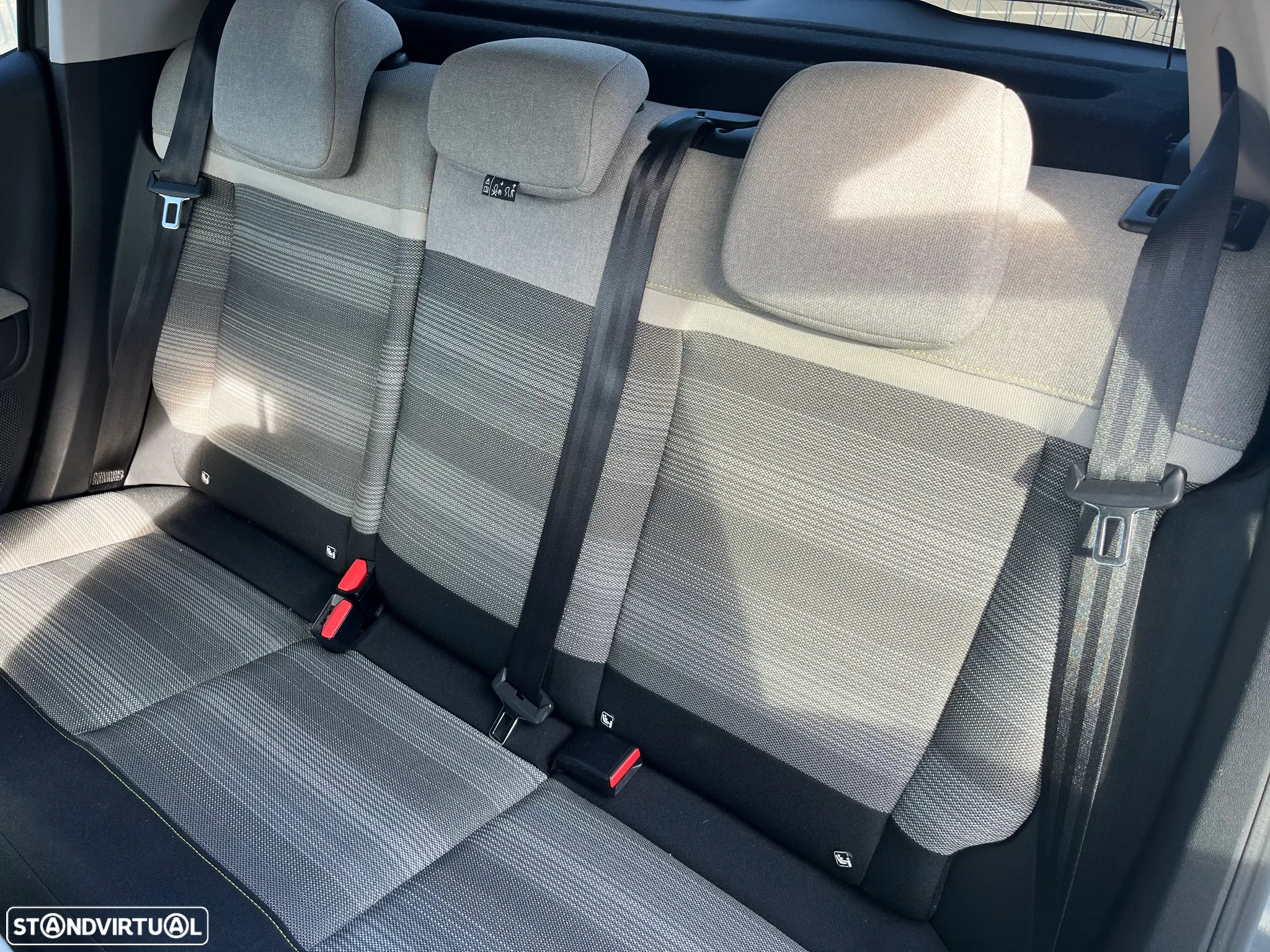Citroën C3 1.2 PureTech Shine EAT6 - 10