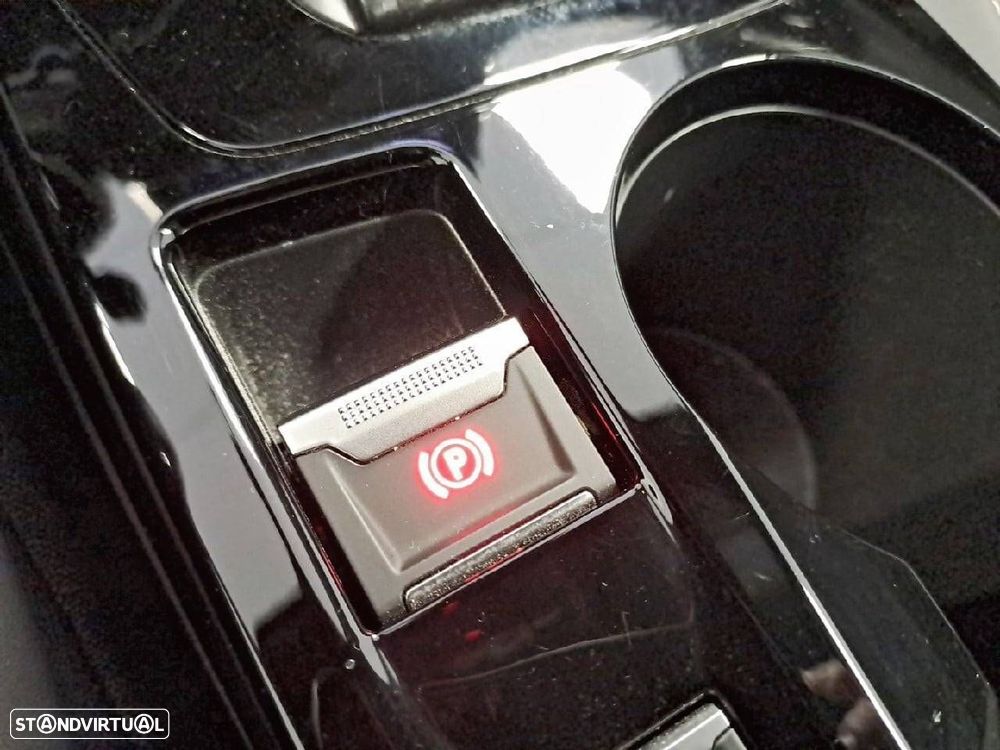 Peugeot 2008 1.2 Hybrid Allure e-DCS6 - 23