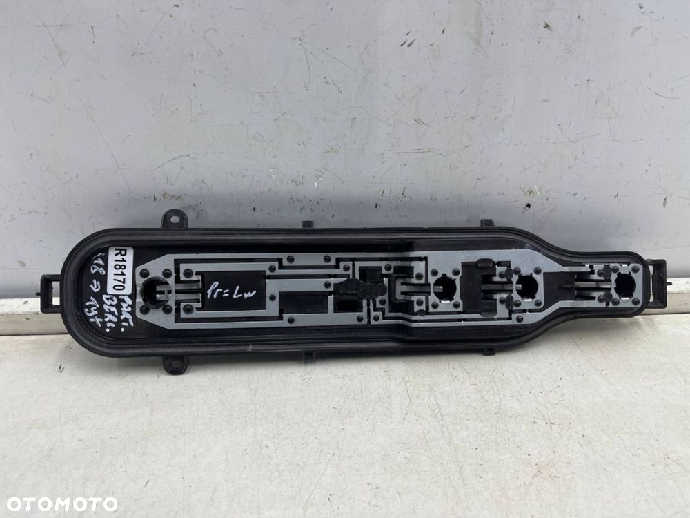 Wkład lampy Citroen Berlingo Partner Proace City Combo E 18r- prawa lewa tylna listwa oprawa żarówek - 12