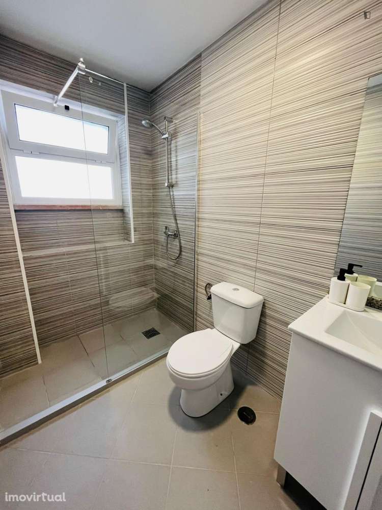 Quarto - localizado em Trafaria Lisbon - Grande imagem: 5/8