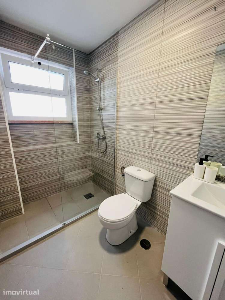 Quarto - localizado em Trafaria Lisbon - Grande imagem: 5/8
