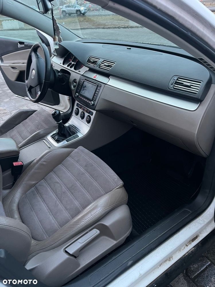 Volkswagen Passat 2.0 TDI DPF Highline - 12