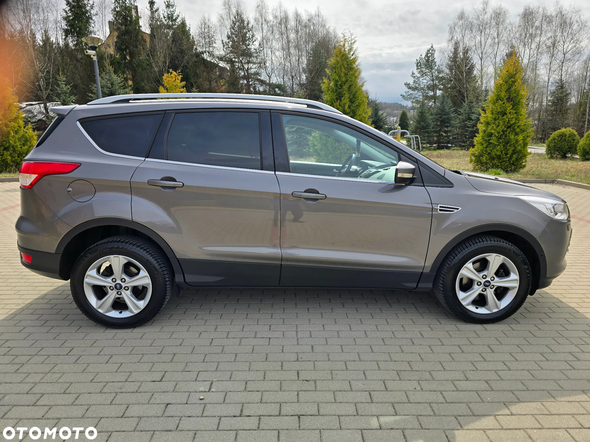 Ford Kuga 1.6 EcoBoost 2x4 Individual - 3