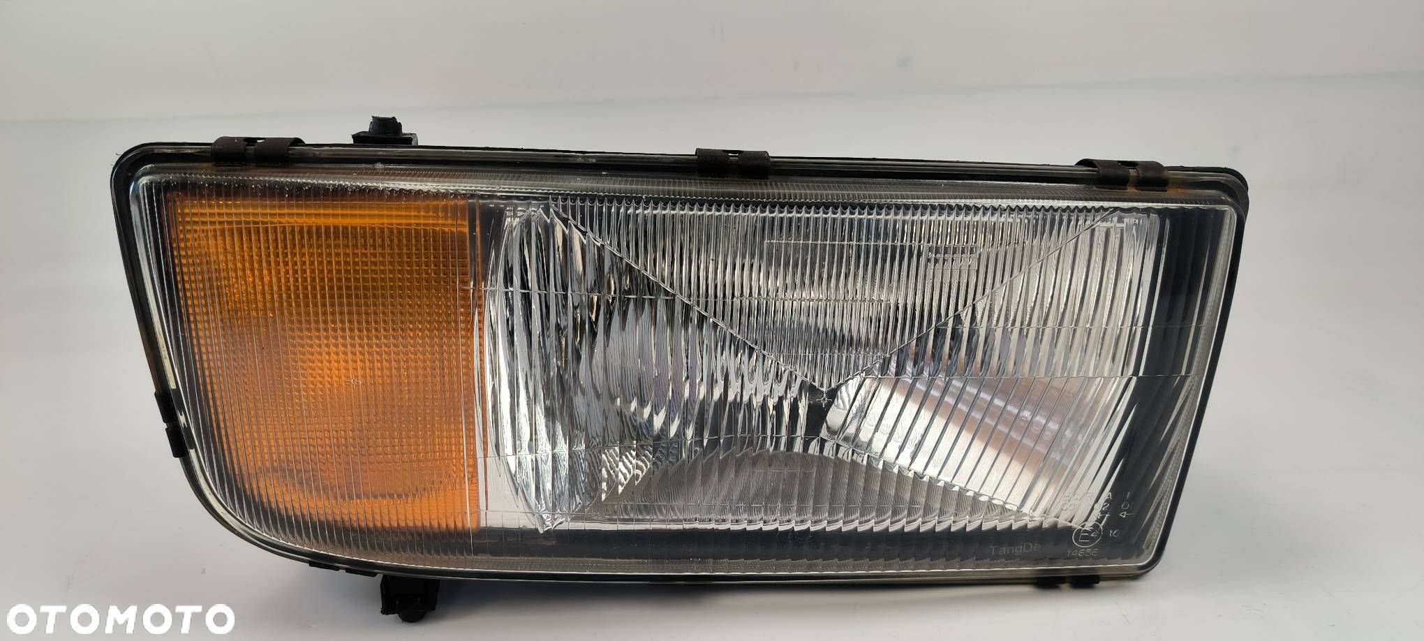 LAMPA PRAWA PRZÓD MERCEDES - BENZ ATEGO 2528L - 1