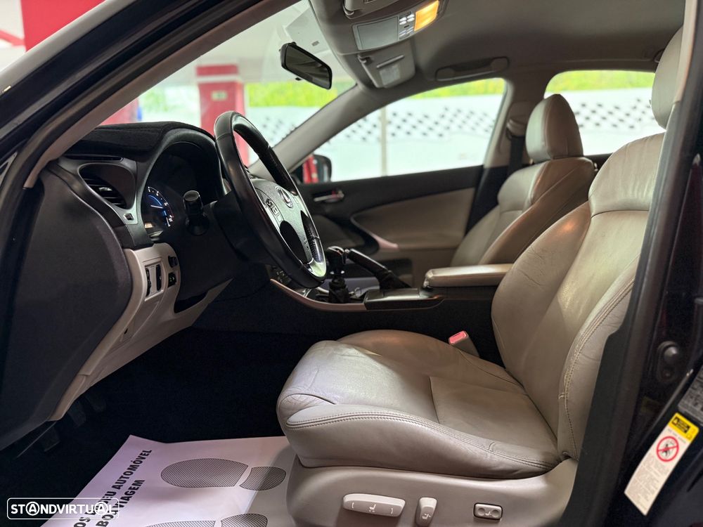 Lexus IS 220 d Luxury Line - 4
