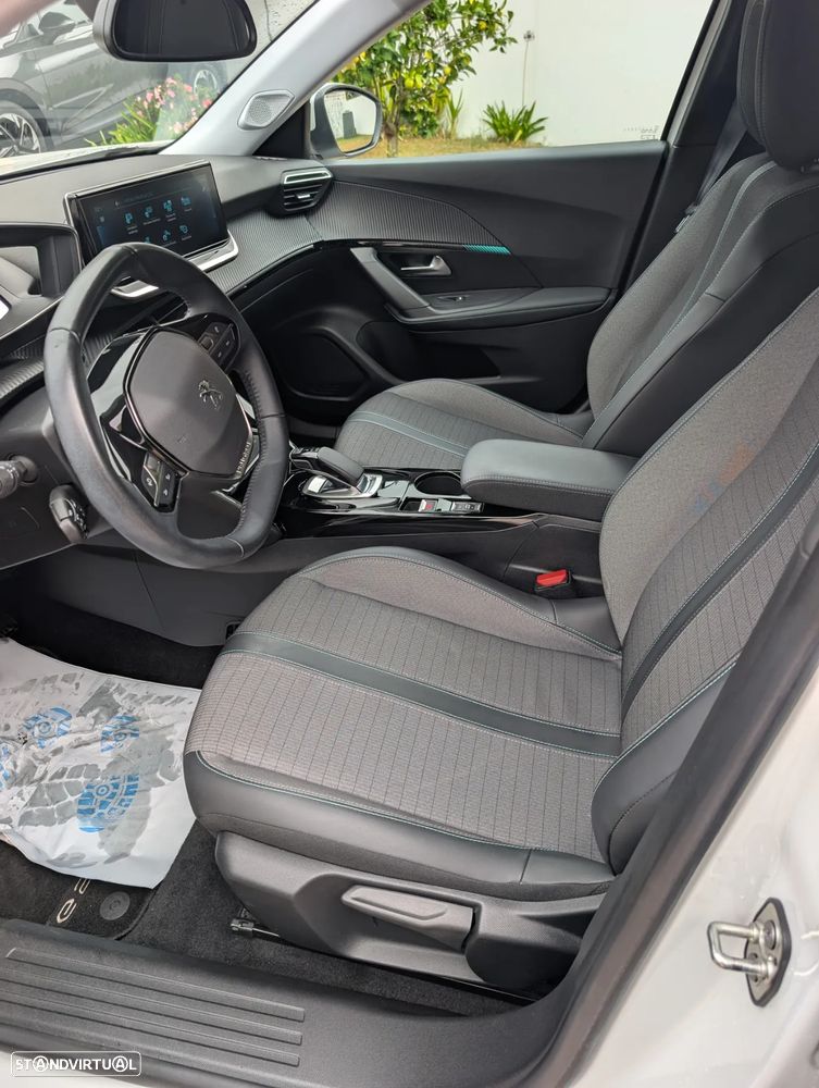 Peugeot e-2008 50 kWh Allure Pack - 11