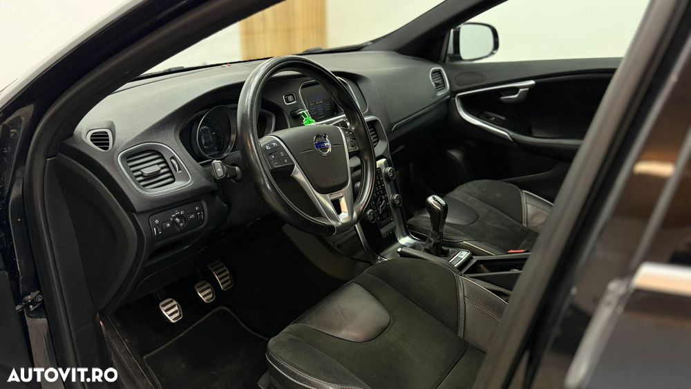 Volvo V40 D2 R Design - 6