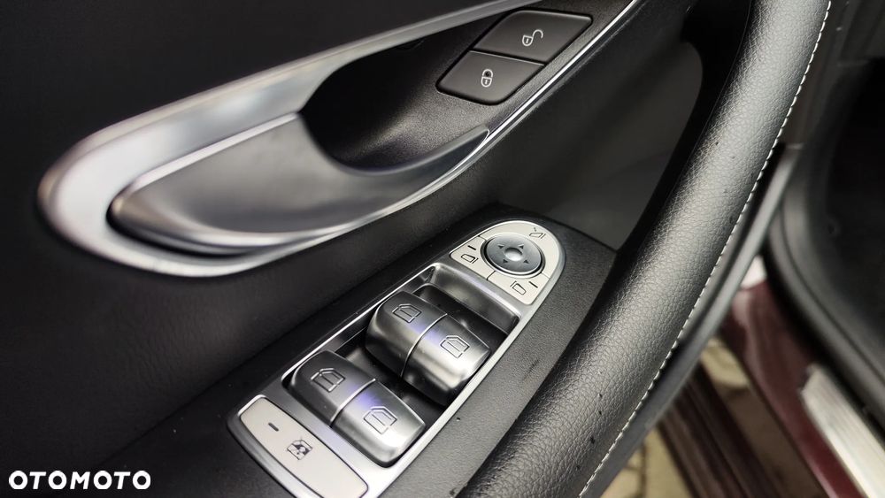 Mercedes-Benz Klasa E 300 9G-TRONIC - 33