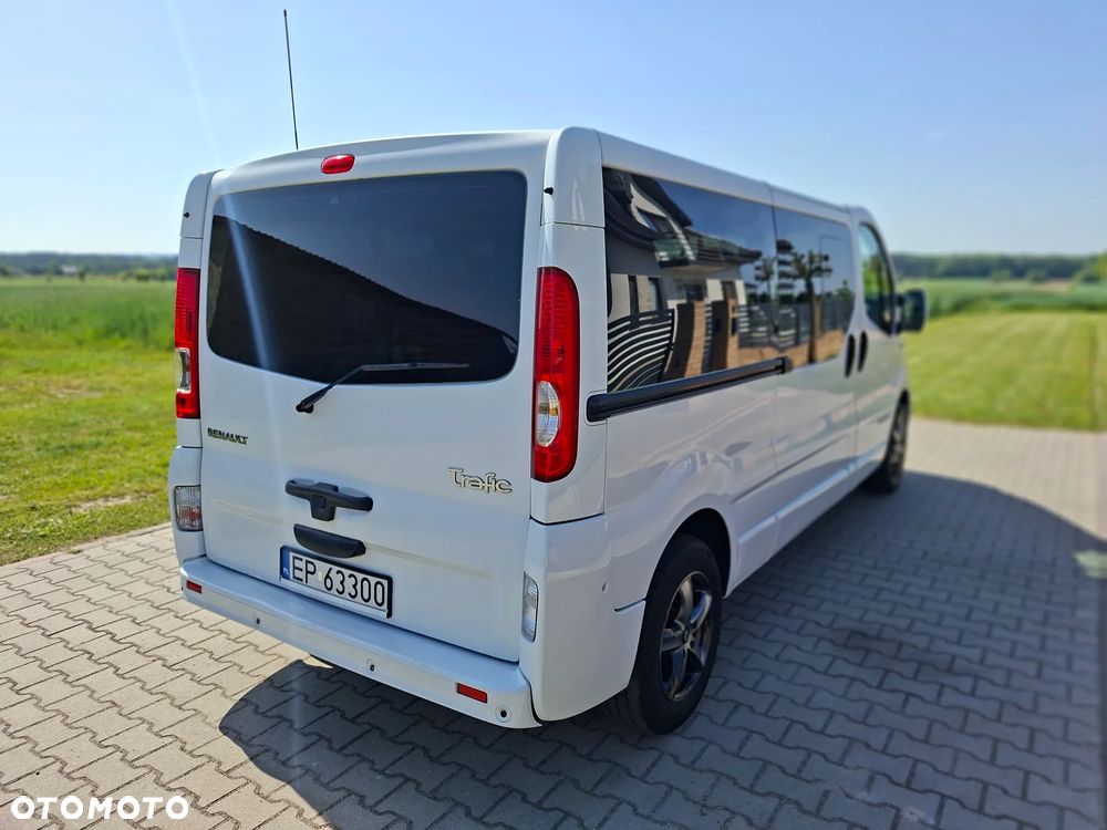 Renault Trafic Grand Passenger Black Edition - 4
