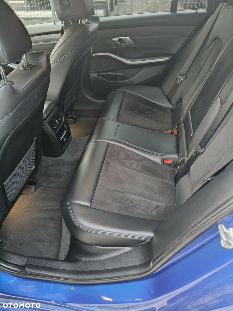 BMW Seria 3 320d xDrive Edition M Sport Shadow - 17