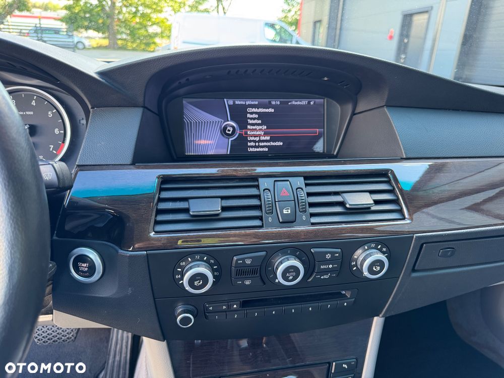 BMW Seria 5 550i Sport-Aut - 28