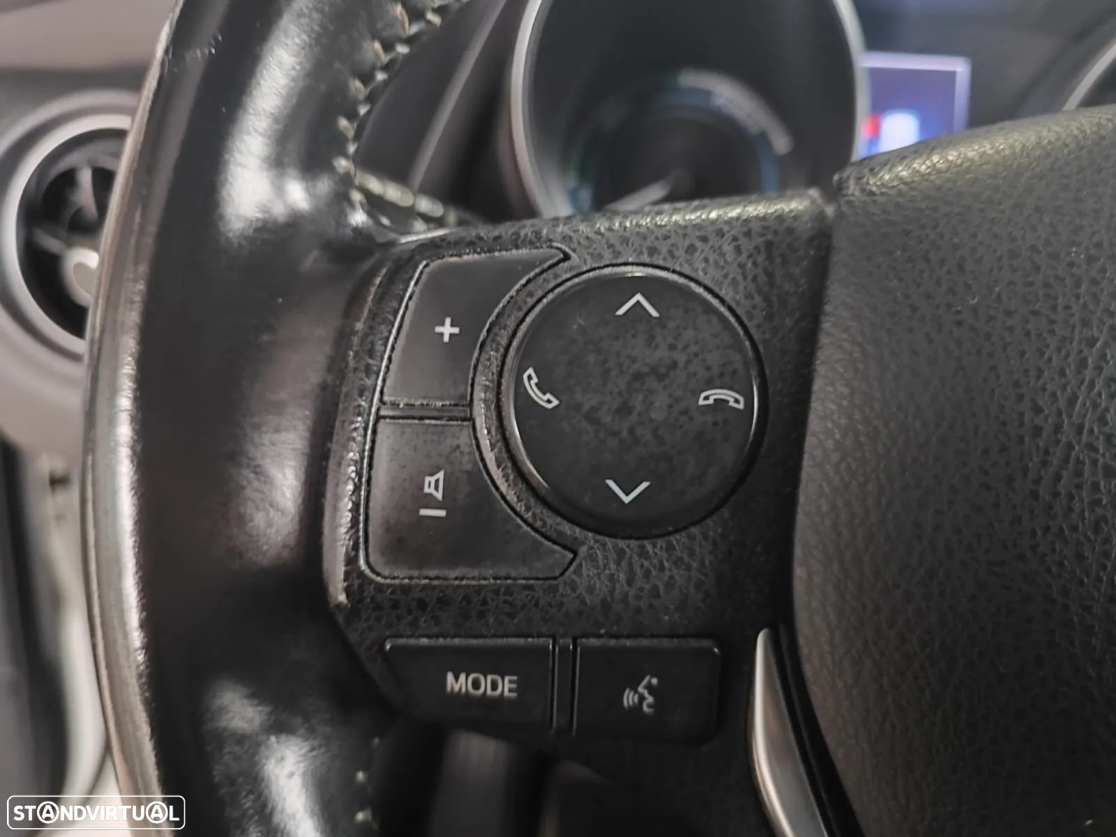 Toyota Auris Touring Sports 1.8 HSD Comfort+P.Sport - 27