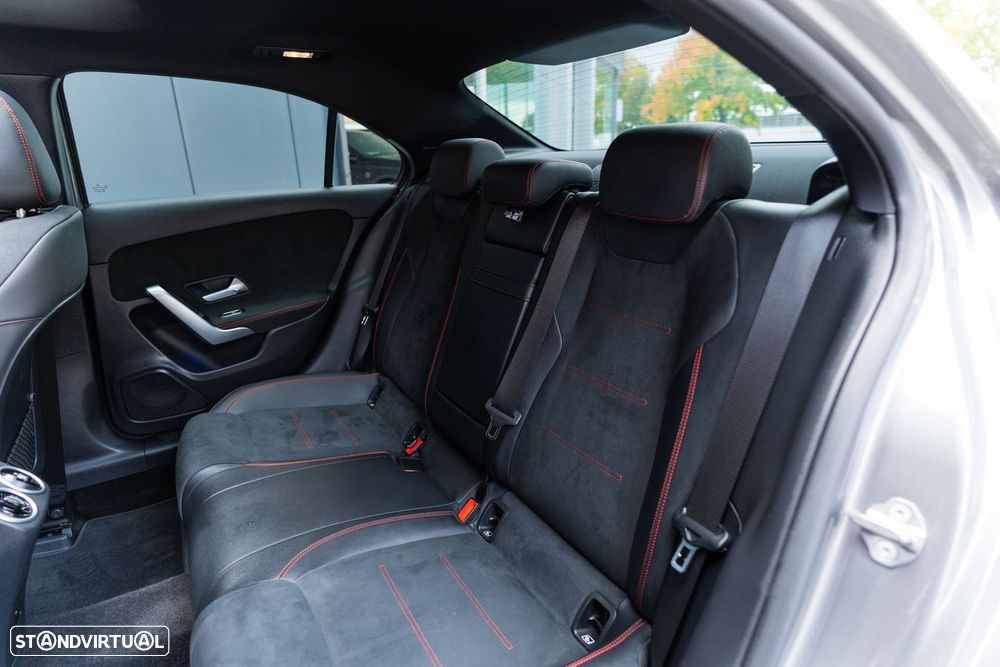 Mercedes-Benz A 250 Limousine e AMG Line - 28