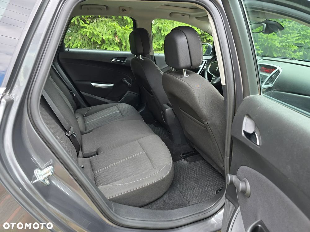 Opel Astra 1.4 T Sport - 24