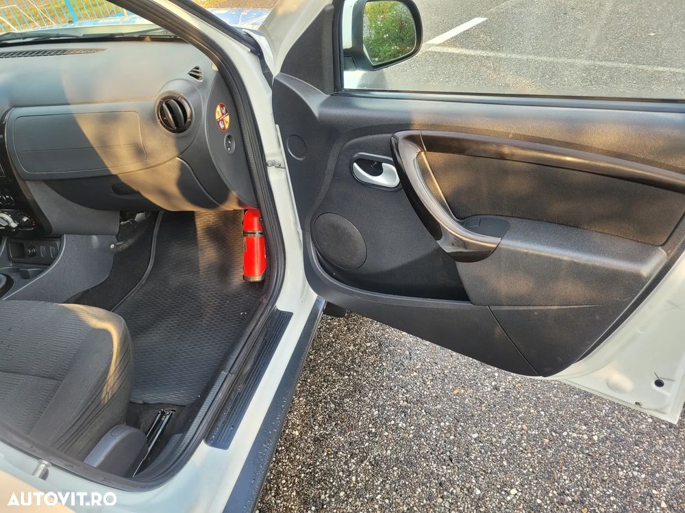 Dacia Duster 1.6 4x4 Laureate - 8