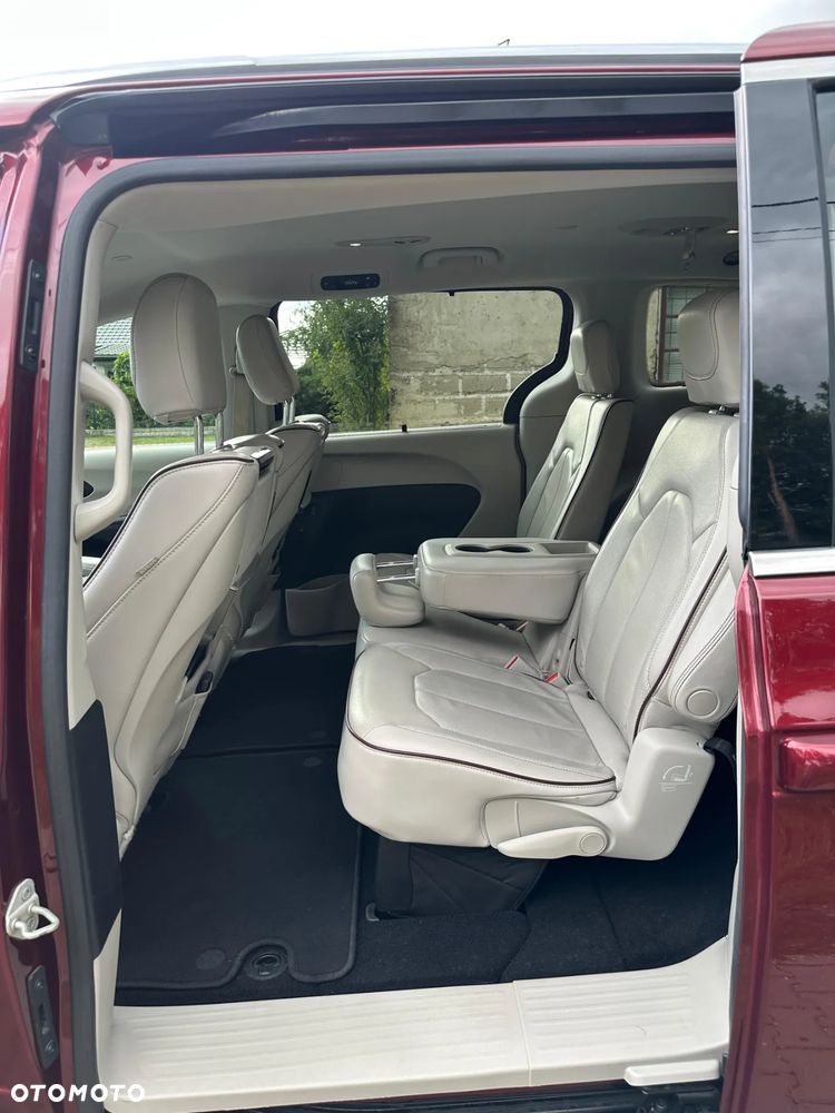 Chrysler Pacifica - 16