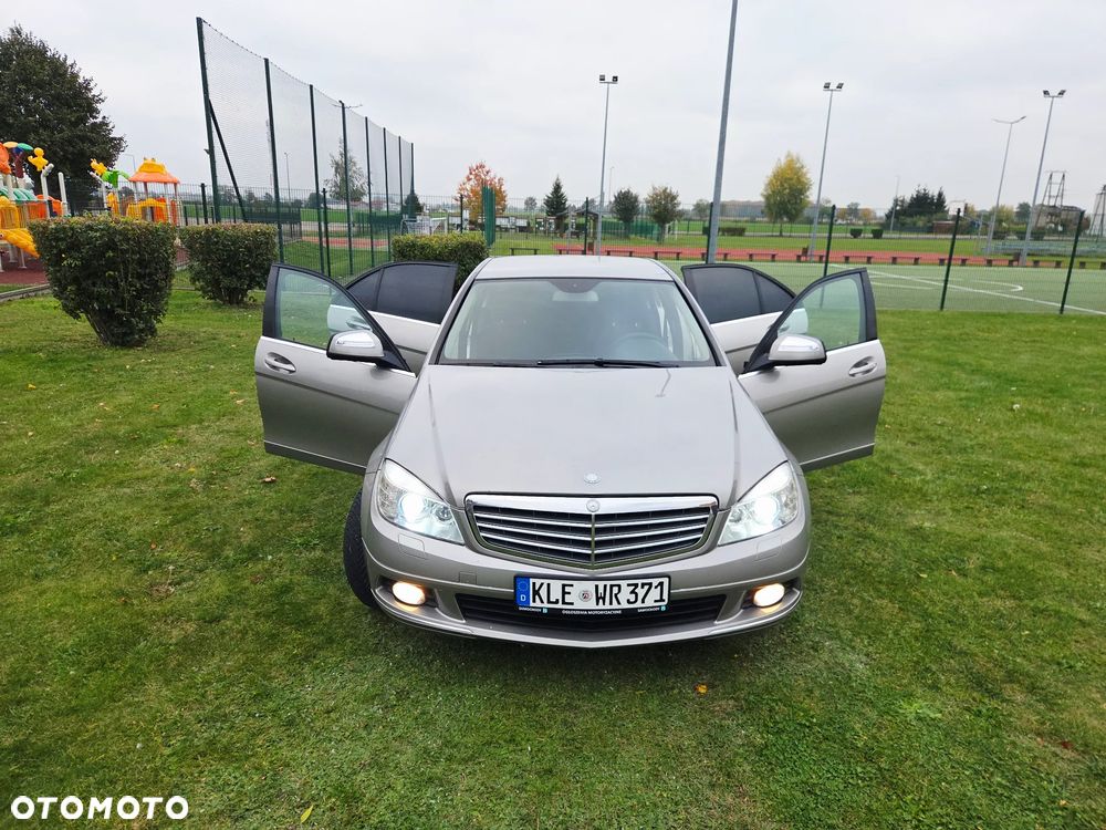 Mercedes-Benz C-Class 2009 photo 2