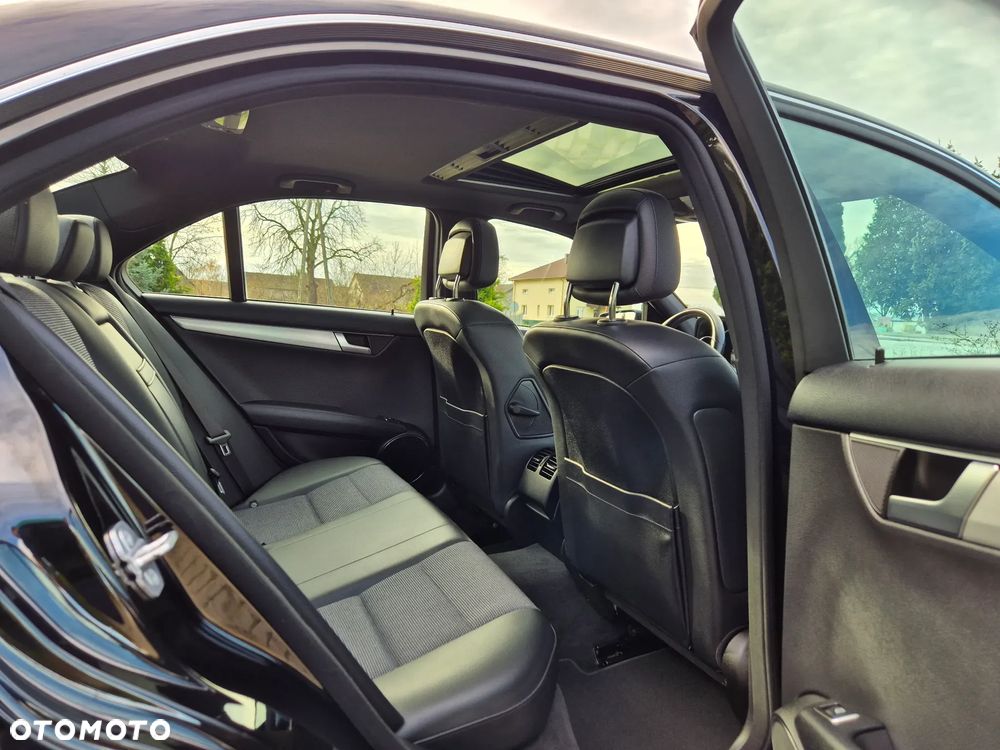 Mercedes-Benz Klasa C 180 BlueEFFICIENCY 7G-TRONIC Avantgarde - 34