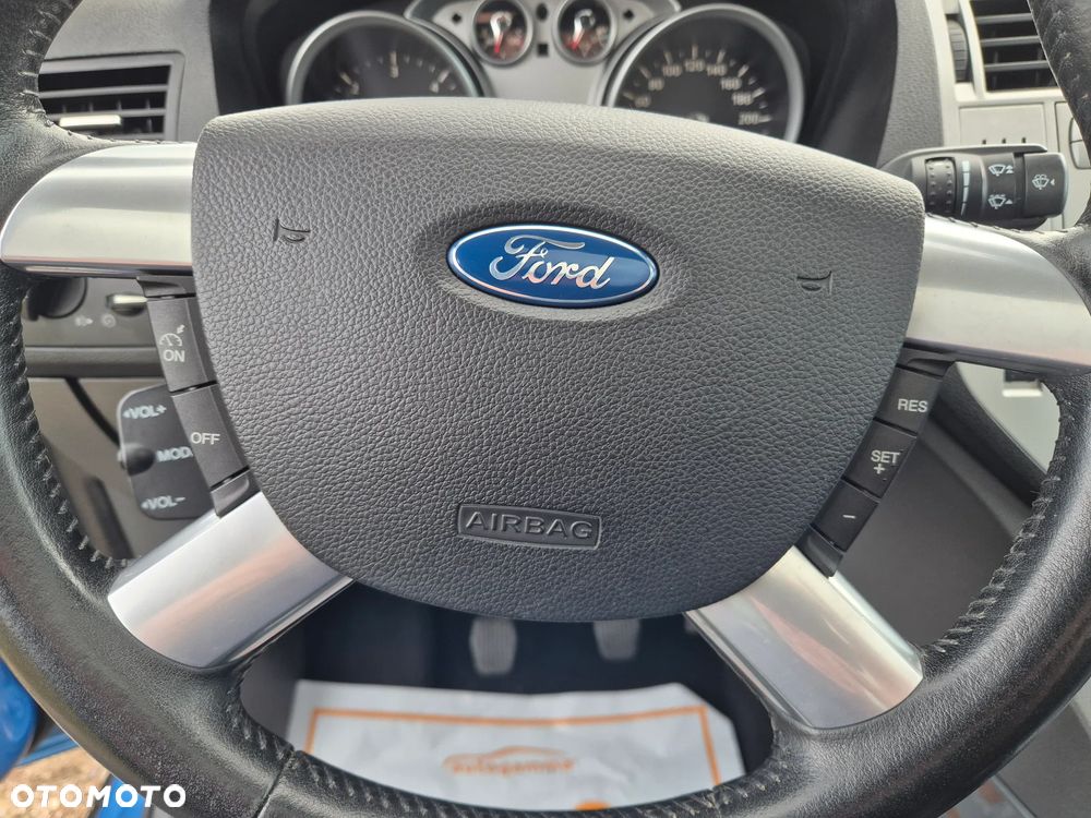 Ford Kuga 2.0 TDCi 2x4 Titanium - 36