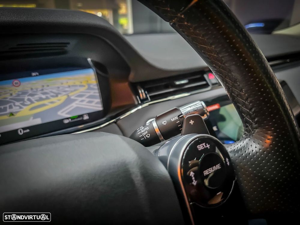Land Rover Range Rover Evoque P300e R-Dynamic SE - 27